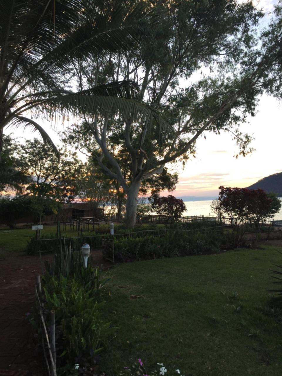Cape Mac Lodge Cape Maclear ภายนอก รูปภาพ